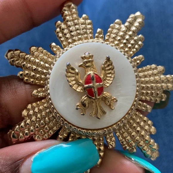 Gold Starburst Brooch - Picture 6 of 6